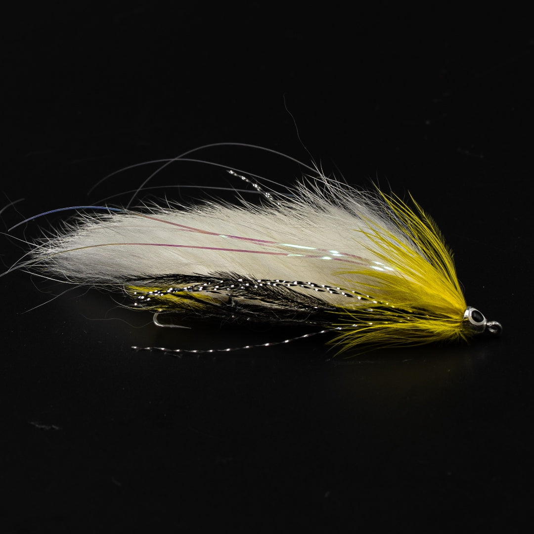Short Strike Yellow articulated streamer fly - trailing hook 6cm rabbit zonker - FINATICS